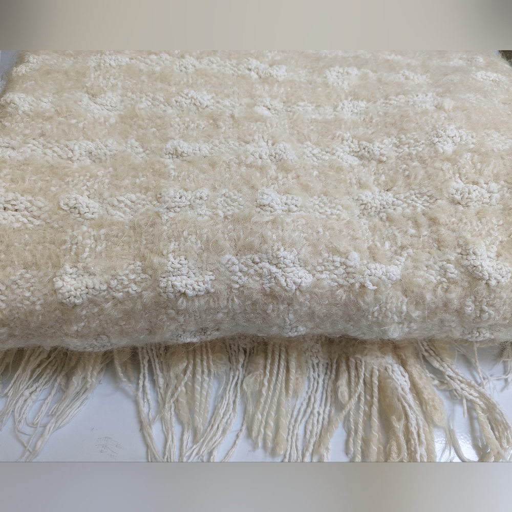 Lovely Kennebunk Boucle Fuzzy Fringed Throw Blanket Cream/Ivory 54 by 34